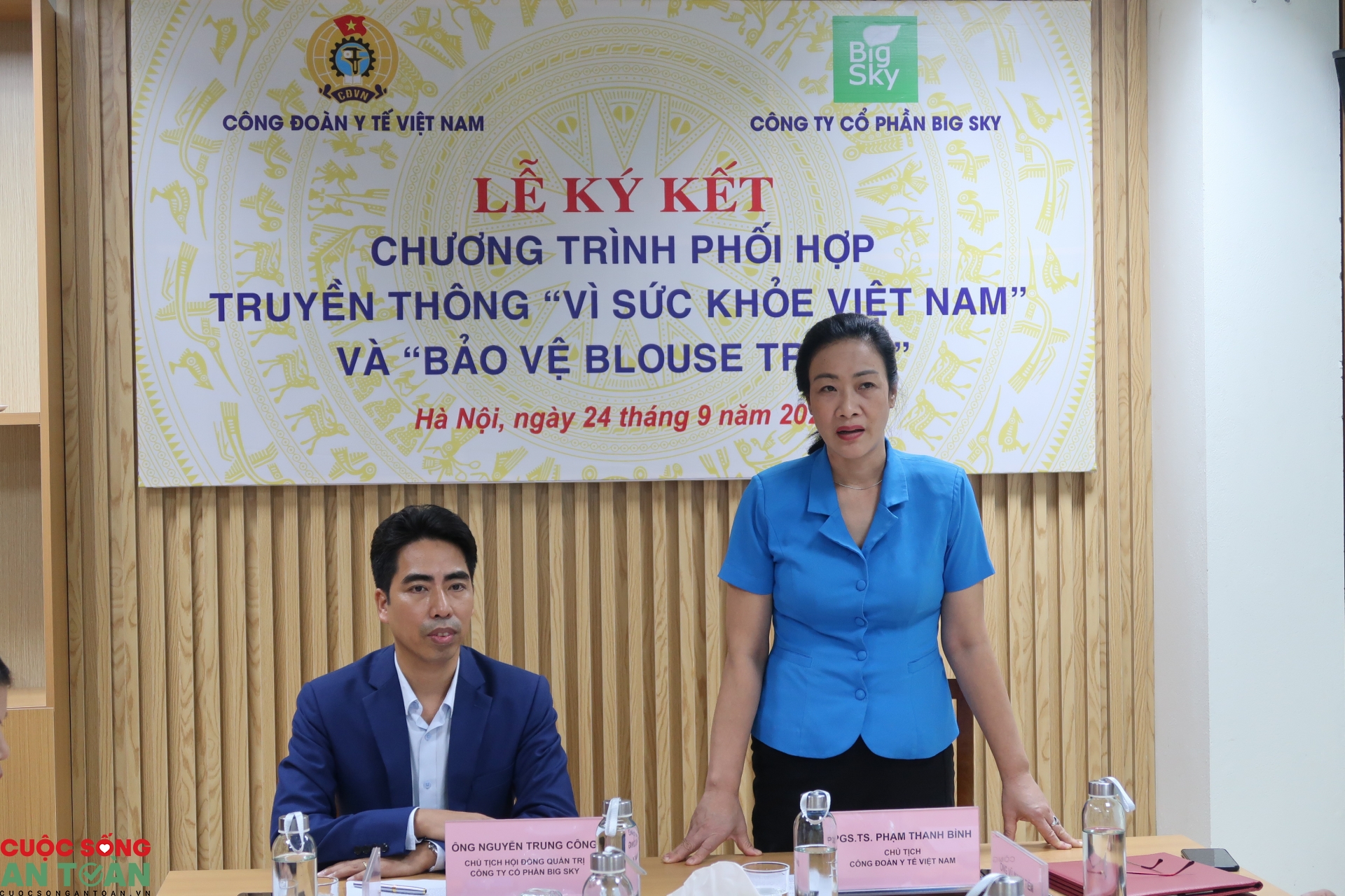 Ký kết chương trình phối hợp truyền thông: “Bạn vẫn đẹp khi đeo khẩu trang”