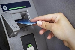 Phát hiện nhóm người Trung Quốc gắn thiết bị “lạ” trộm thông tin thẻ ATM