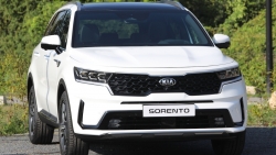 Hyundai SantaFe bất ngờ “ngã ngựa”, để Kia Sorento vượt lên dẫn đầu