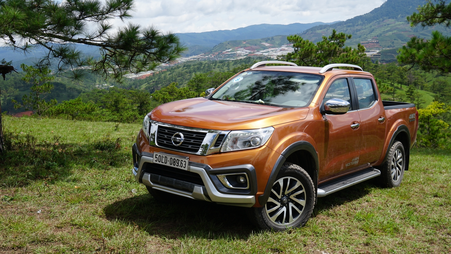 Nissan Navara giảm giá mạnh thanh lý xe tồn