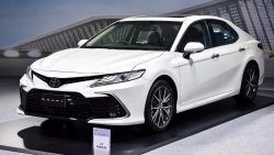 Toyota Camry 2022 giá từ 1 tỷ đồng tại Thái lan