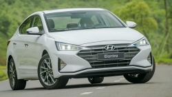 Hyundai Elantra giảm giá 50 triệu tại đại lý, quyết cạnh tranh Kia K3