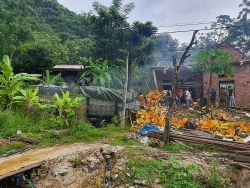 thanh hoa dam duoi xe tai cung chieu nguoi lai xe tai tu vong trong ca bin