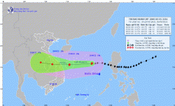 Bão số 4 liên tục tăng cấp, hướng thẳng vào miền Trung
