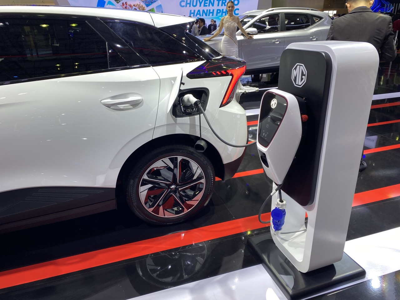 Cận cảnh xe điện MG4 electric tại Vietnam Motor Show 2022