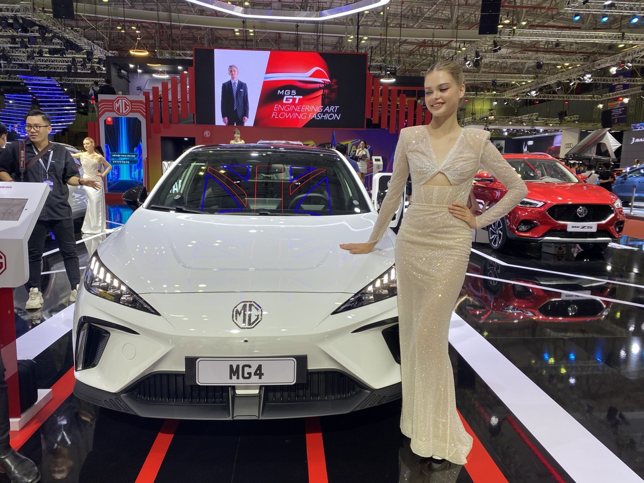 Cận cảnh xe điện MG4 electric tại Vietnam Motor Show 2022