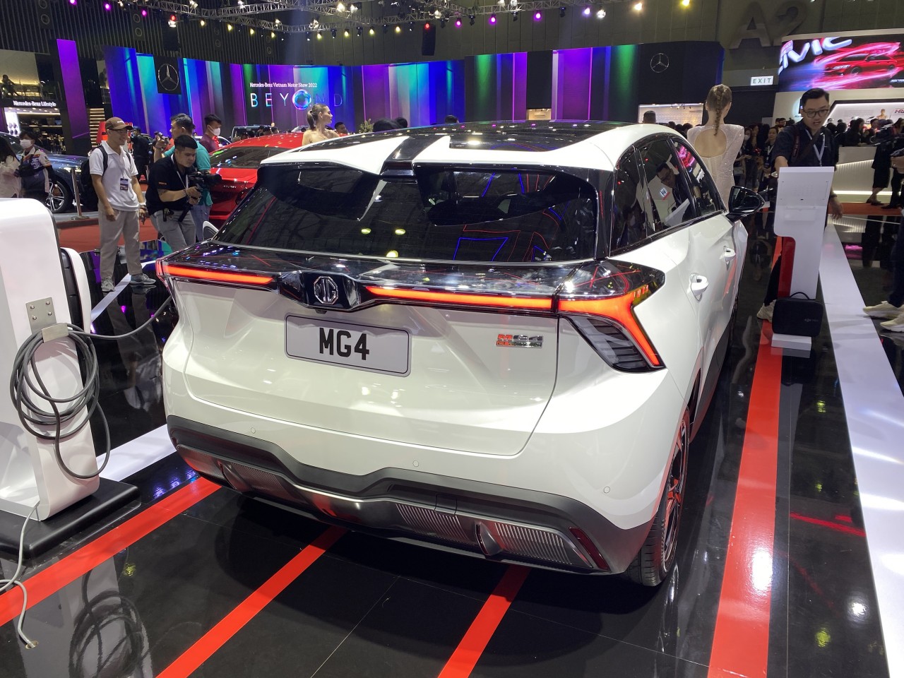 Cận cảnh xe điện MG4 electric tại Vietnam Motor Show 2022