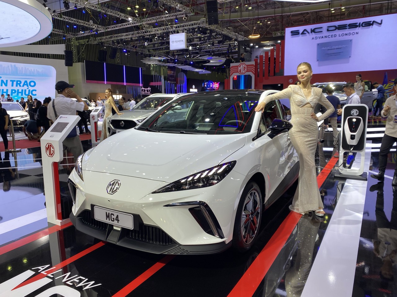 Cận cảnh xe điện MG4 electric tại Vietnam Motor Show 2022