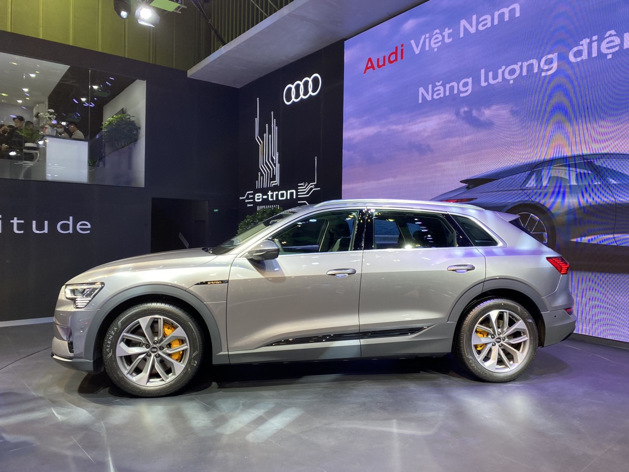 [VMS 2022] Audi e tron SUV bán ra tại Việt Nam với giá từ 2,97 tỷ đồng