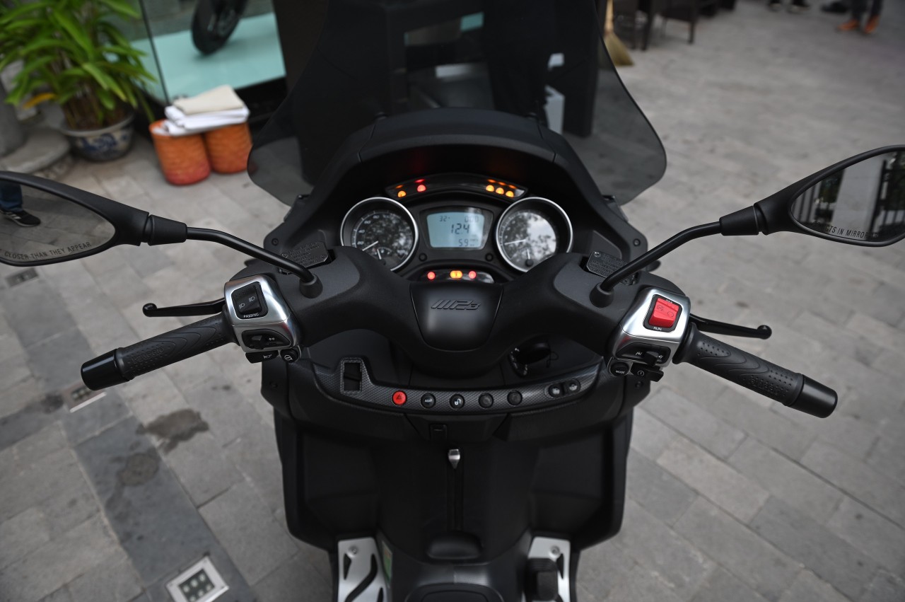 Piaggio MP3 400 HPE Sport: Xe tay ga 3 bánh 400cc giá 330 triệu