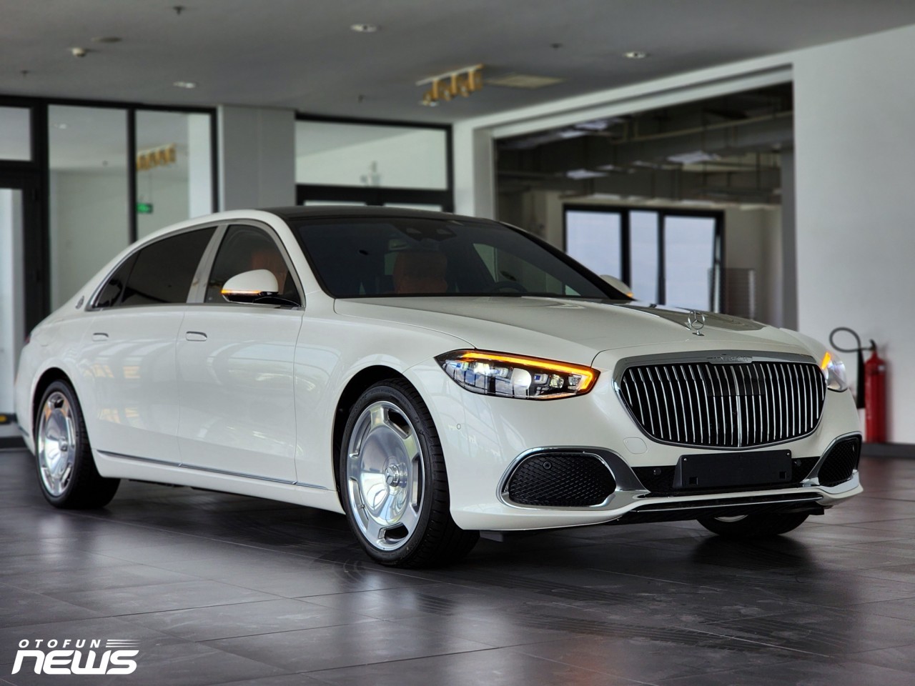 Cận cảnh Mercedes-Maybach S450 đầu tiên Việt Nam giá 8,2 tỷ đồng