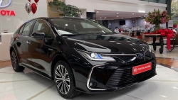 Hình thực tế Toyota Corolla Altis tại đại lý