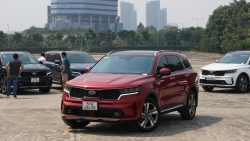 Khan hàng, Hyundai Santa Fe để Kia Sorento lần đầu vượt lên trong năm nay