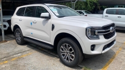 Ford Everest 2023 phiên bản giá rẻ Ambient có mặt tại đại lý