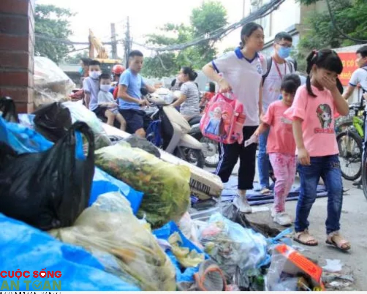 Bị nợ lương, công nhân Công ty cổ phần Đầu tư và Phát triển công nghệ cao Minh Quân đình công