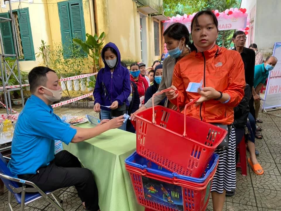 LĐLĐ Thành phố Huế: Nghĩa tình từ "Phiên chợ 0 đồng"