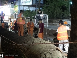 "Nghỉ ngày cày đêm" của công nhân thi công đường cáp ngầm quanh hồ Hoàn Kiếm