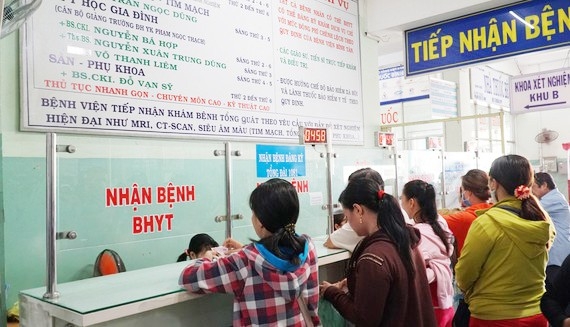 Sinh sống ngoại thành đi khám bệnh ở trung tâm thành phố có được hưởng BHYT đúng tuyến?