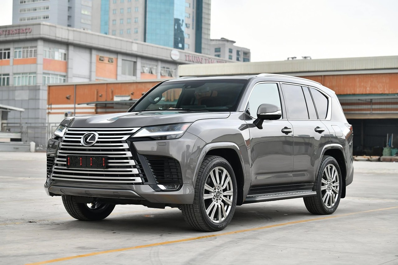 Cận cảnh Lexus LX600 Ultra Luxury hơn 13 tỷ đồng