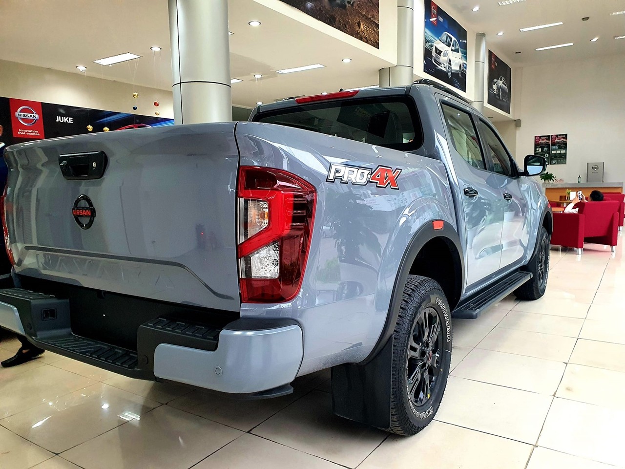 Nissan Navara 2022 động cơ 2.3L xuất hiện tại đại lý