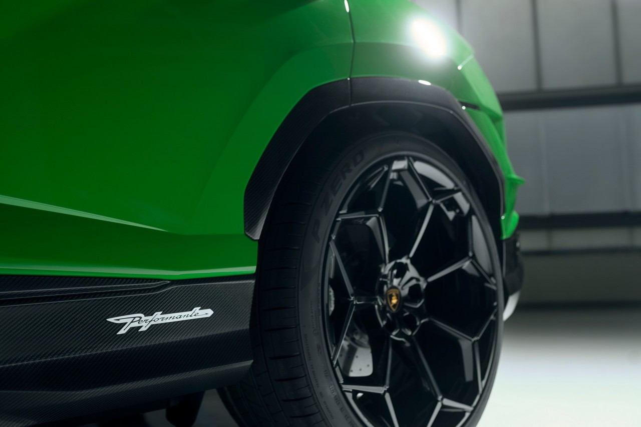 Siêu SUV Lamborghini Urus Performante ra mắt: Nhẹ hơn và mạnh hơn