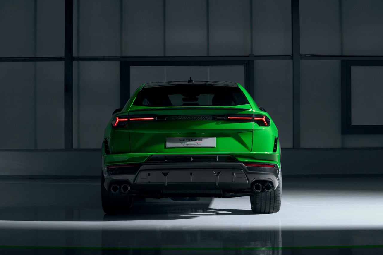 Siêu SUV Lamborghini Urus Performante ra mắt: Nhẹ hơn và mạnh hơn