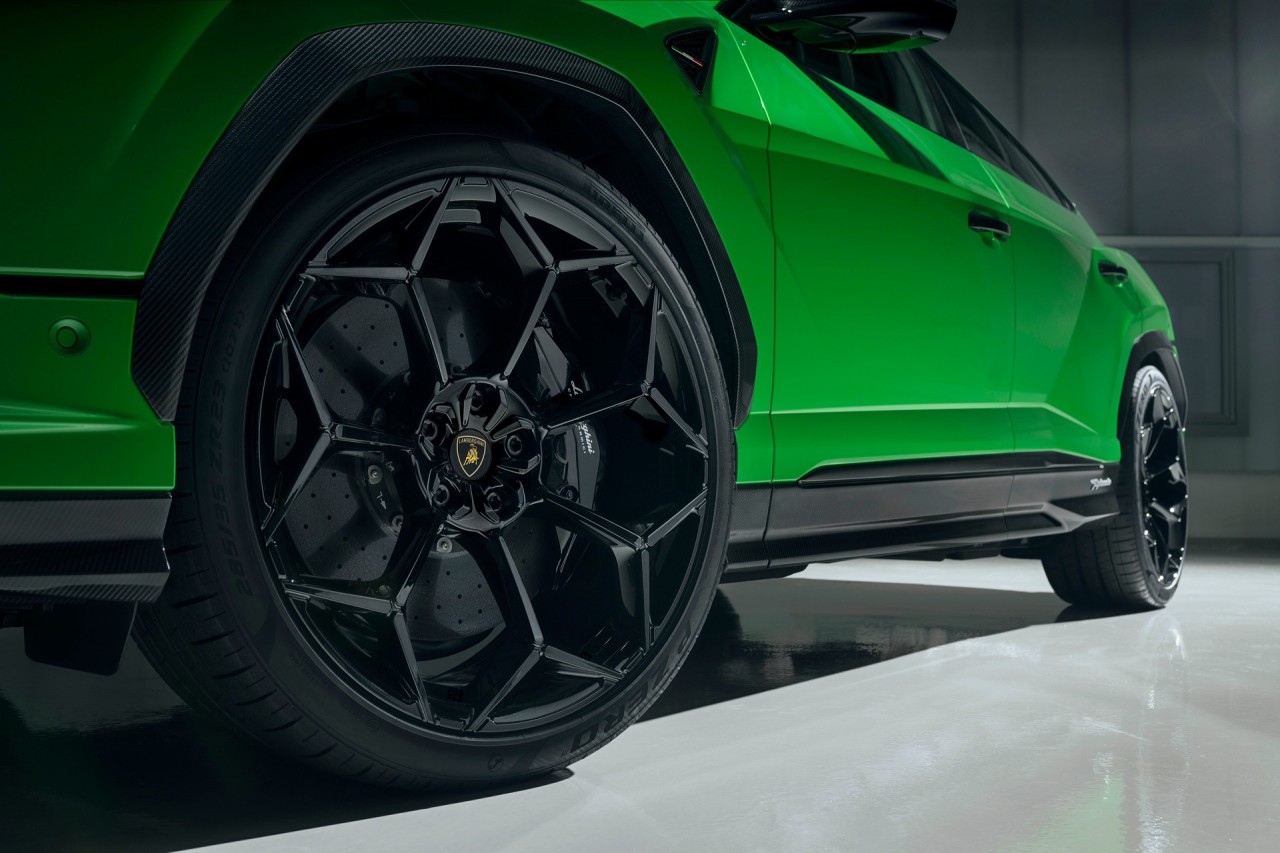 Siêu SUV Lamborghini Urus Performante ra mắt: Nhẹ hơn và mạnh hơn