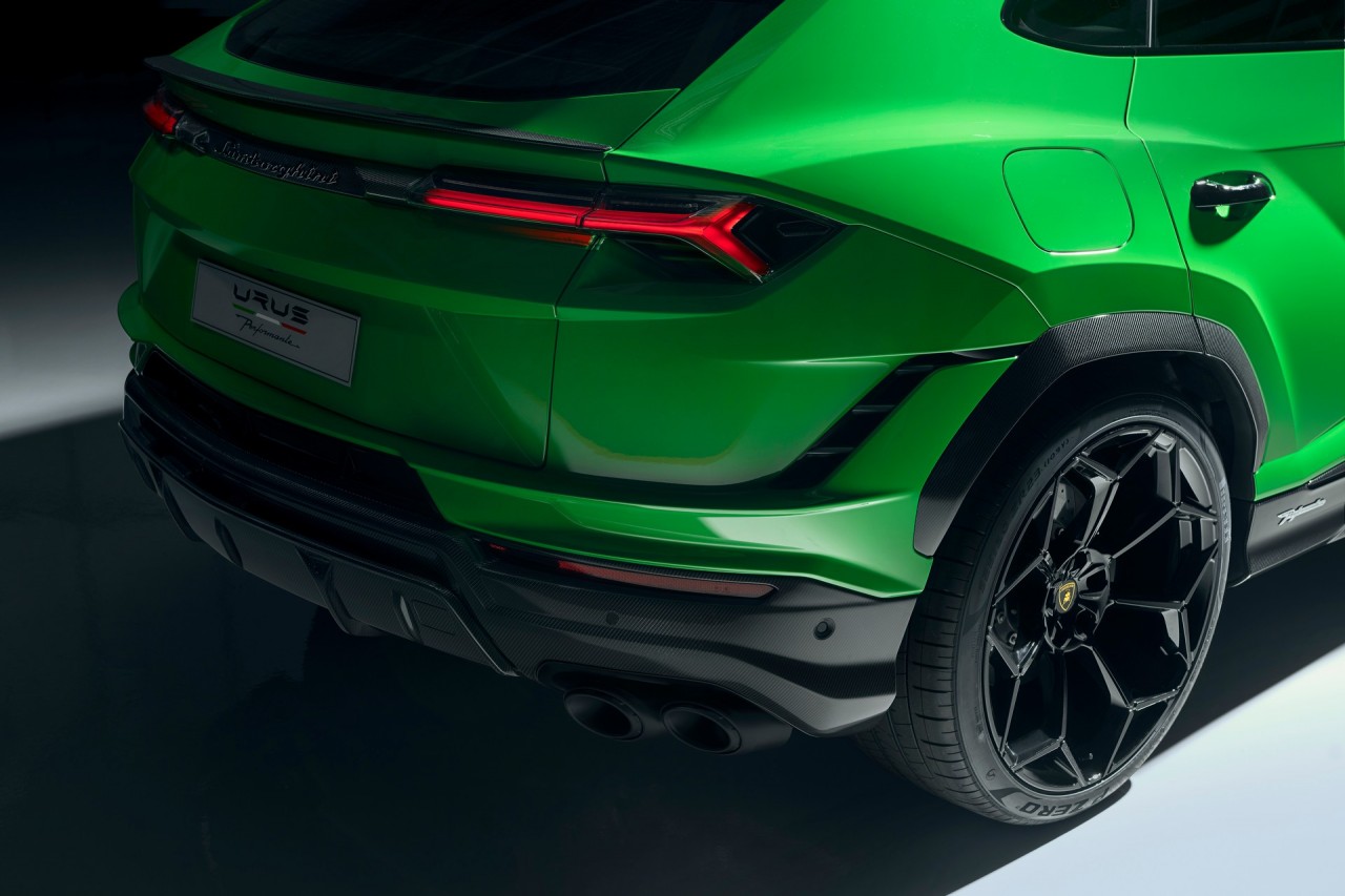 Siêu SUV Lamborghini Urus Performante ra mắt: Nhẹ hơn và mạnh hơn