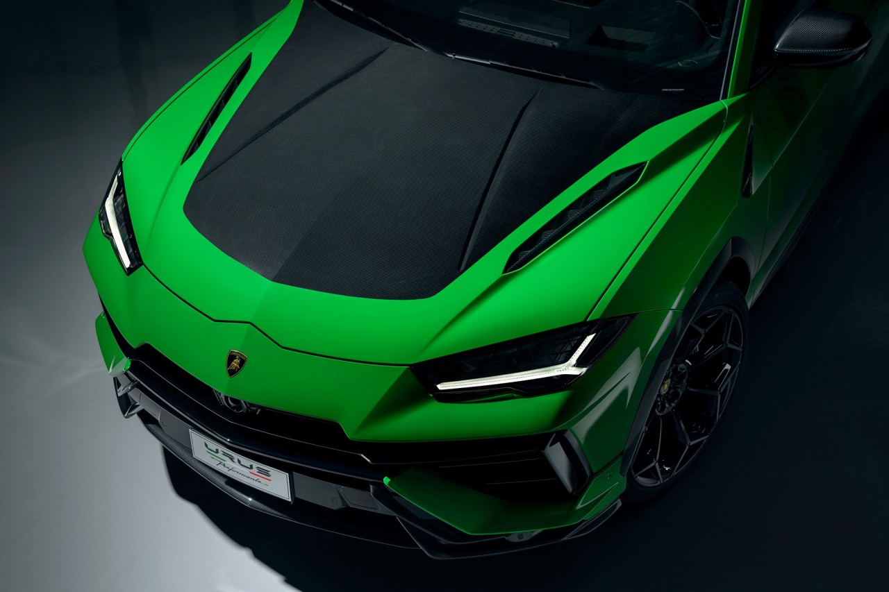 Siêu SUV Lamborghini Urus Performante ra mắt: Nhẹ hơn và mạnh hơn