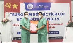 Lễ kết nạp Đảng viên đặc biệt của nam điều dưỡng tại tâm dịch TP HCM