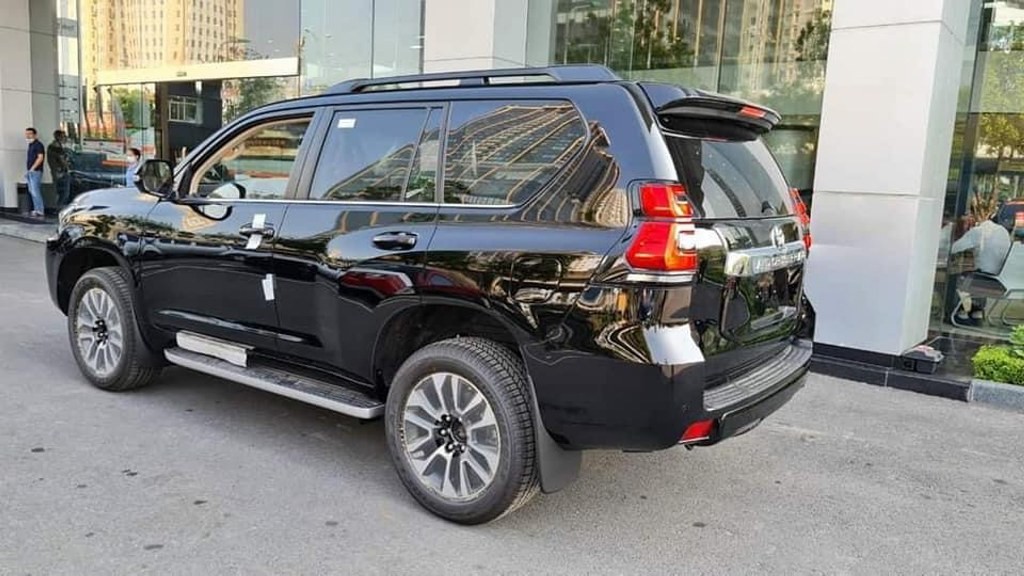 Hình thực thế Toyota Land Cruiser Prado tại Hà Nội