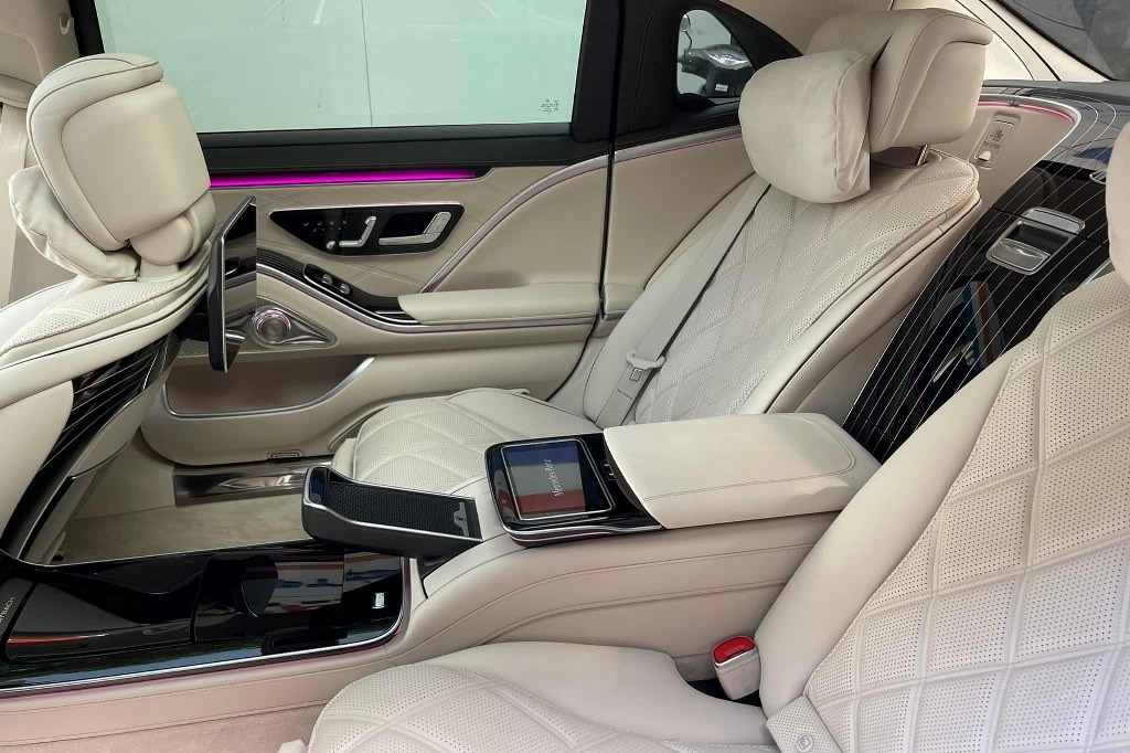 Siêu sang Mercedes-Maybach S680 đầu tiên về nước