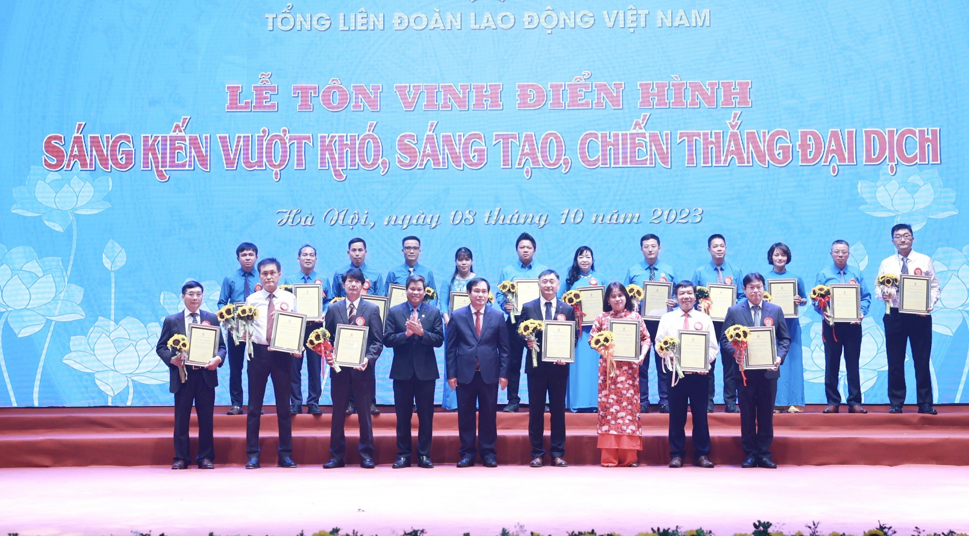 Lễ tôn vinh điển hình sáng kiến vượt khó, sáng tạo, chiến thắng đại dịch